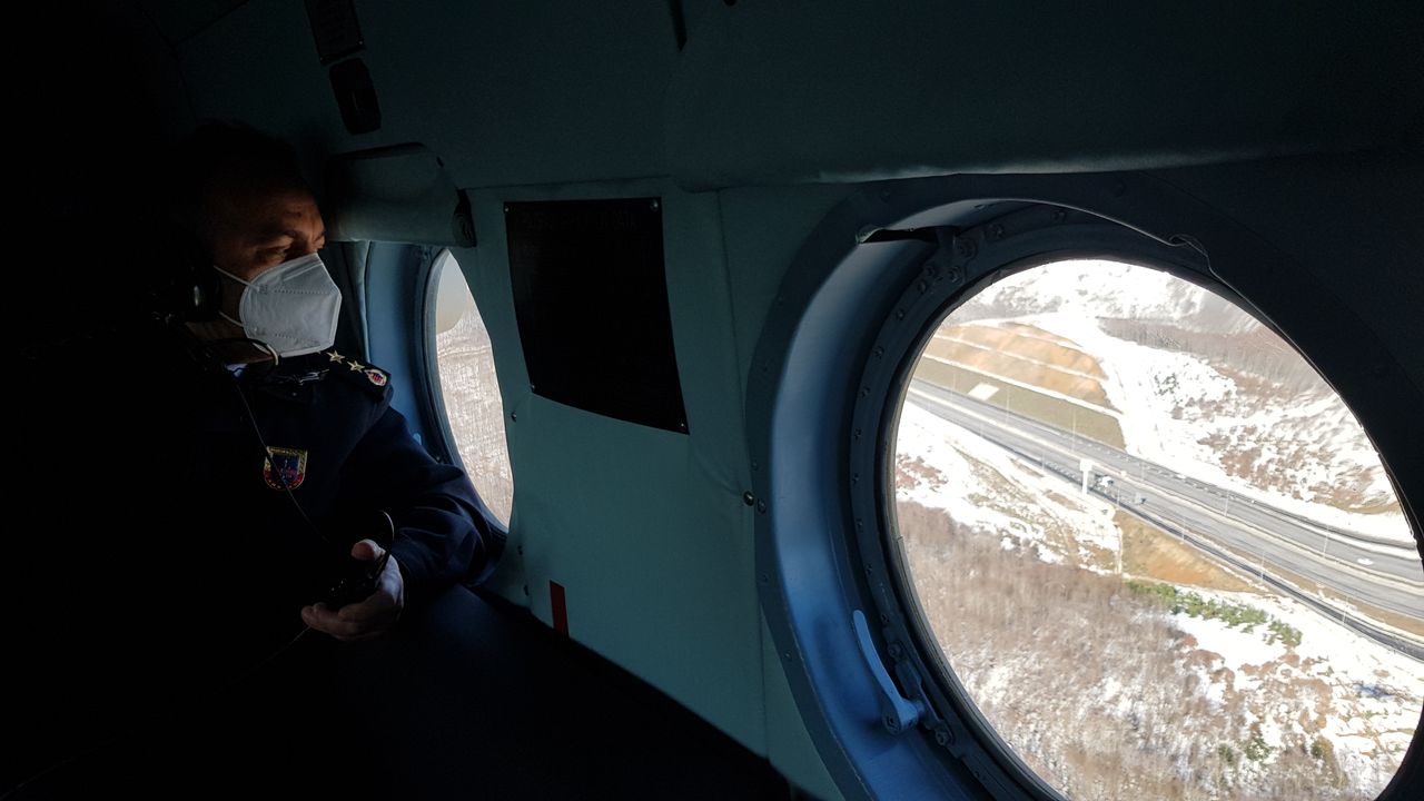 Kocaeli jandarmasından Kuzey Marmara Otoyolu'nda helikopter destekli trafik denetimi