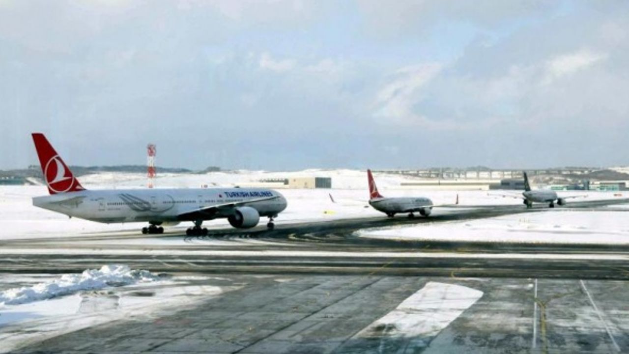 THY İstanbul Havalimanı uçuşlarını 00.00'a kadar durdurdu