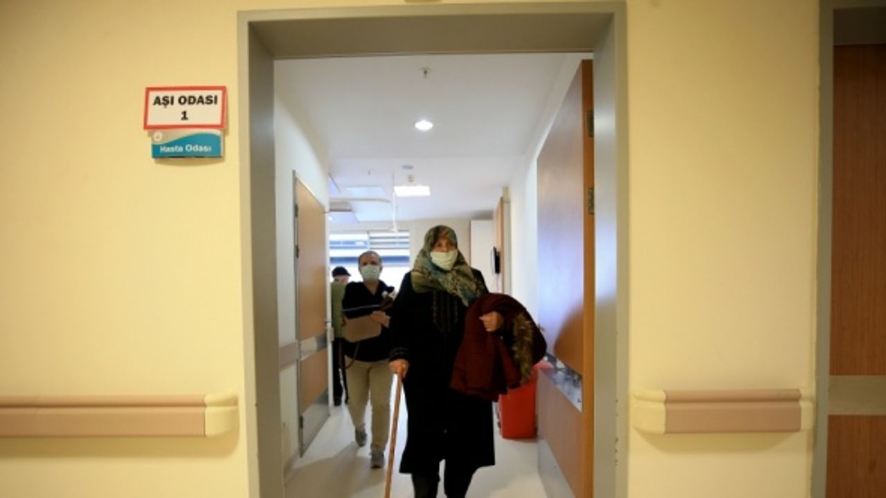 Trakya'da 2 doz Sinovac ile 2 doz BioNTech olanlar için hatırlatma dozu uygulanmasına başlandı
