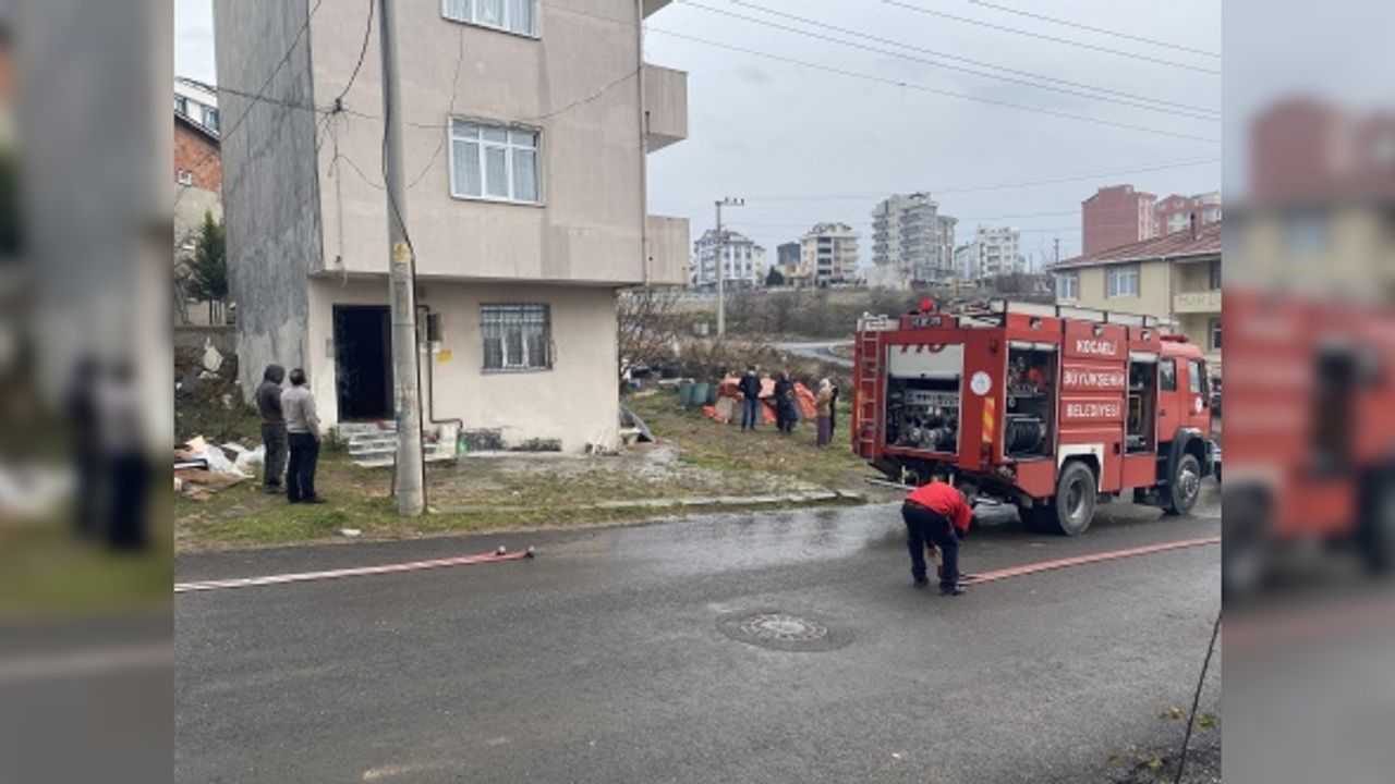 Çatıda çıkan yangın paniğe sebep oldu