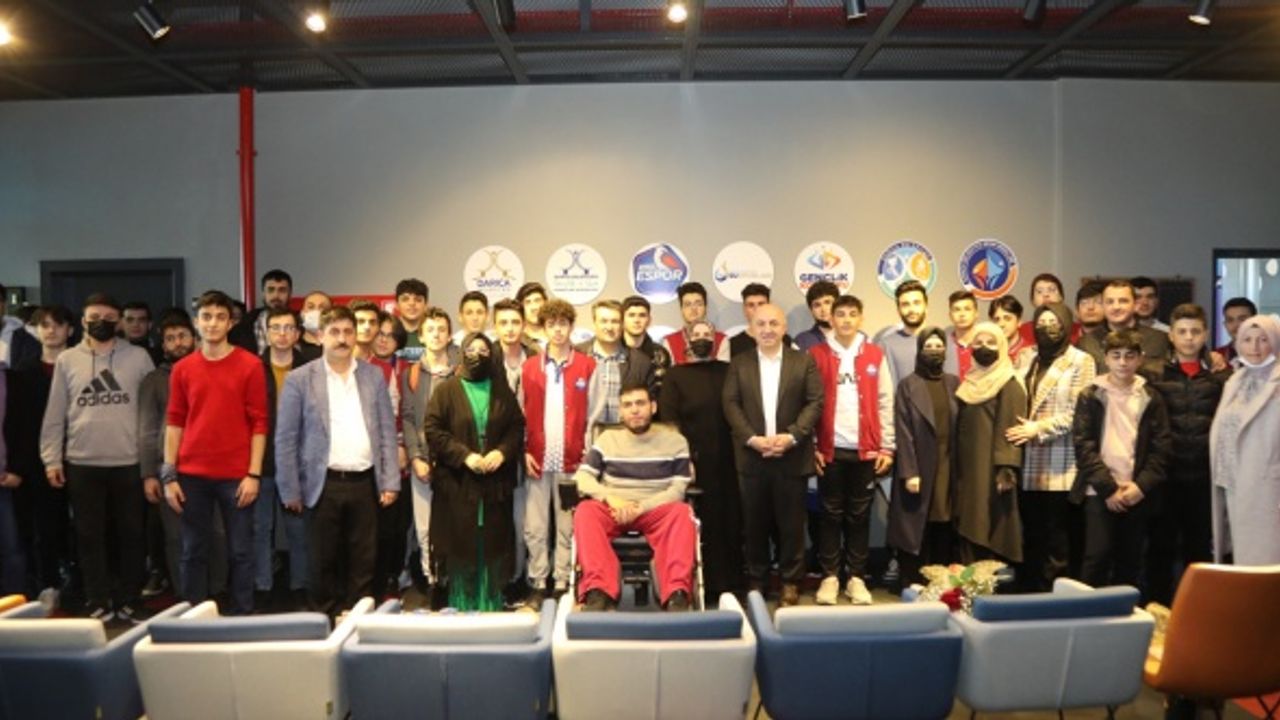 Darıcalı gençler FİFA 2021 turnuvasında buluştu