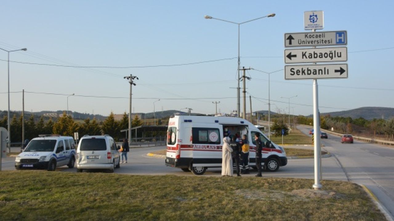Hafif ticari araç ile otomobil çarpıştı: 2 yaralı