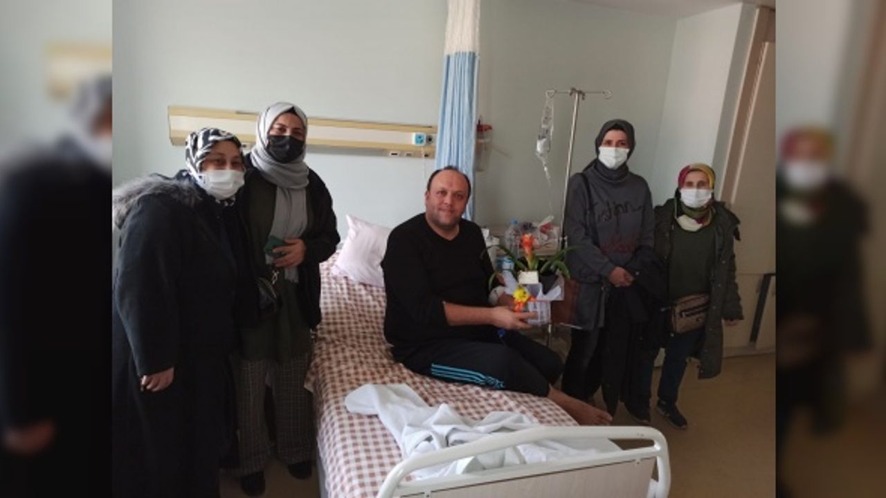 Hastanede tedavi gören okul müdürüne duygulandıran ziyaret