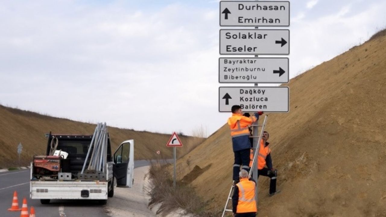 Kırsal mahallelerin işaret ve yönlendirme levhaları yenileniyor