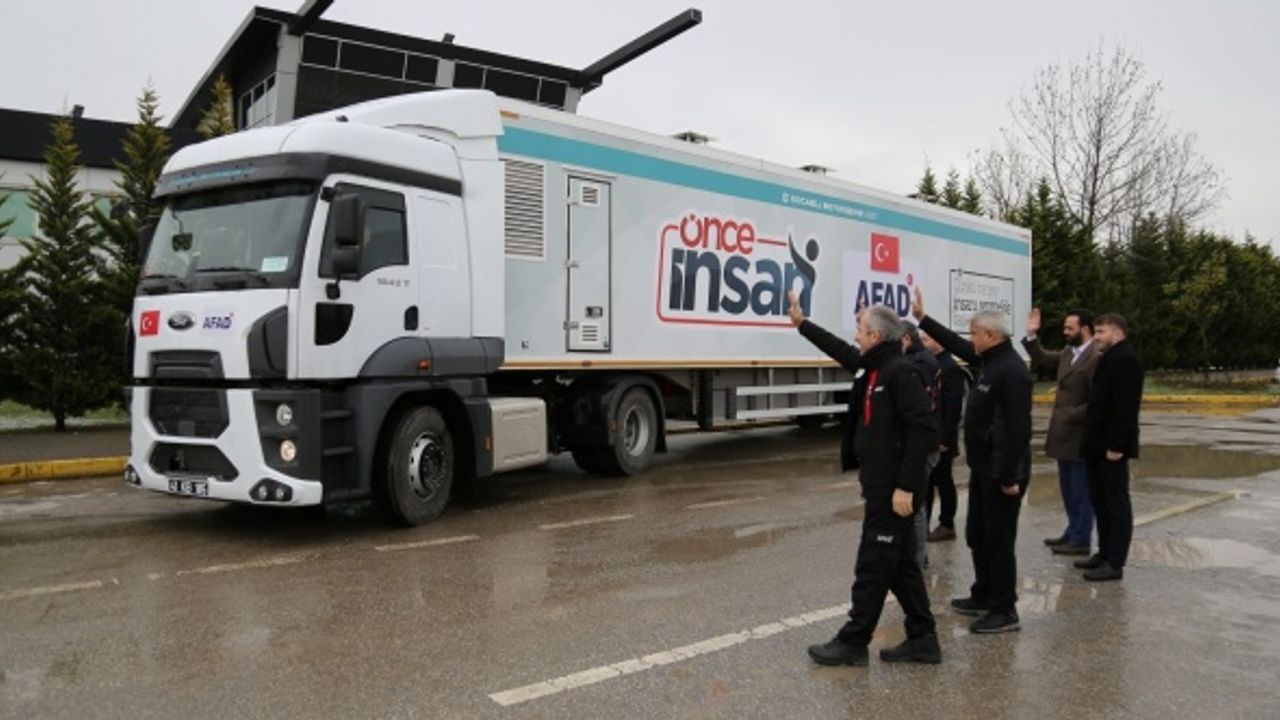 Kocaeli Büyükşehir Belediyesi, yemek tırını Ukrayna’ya gönderdi