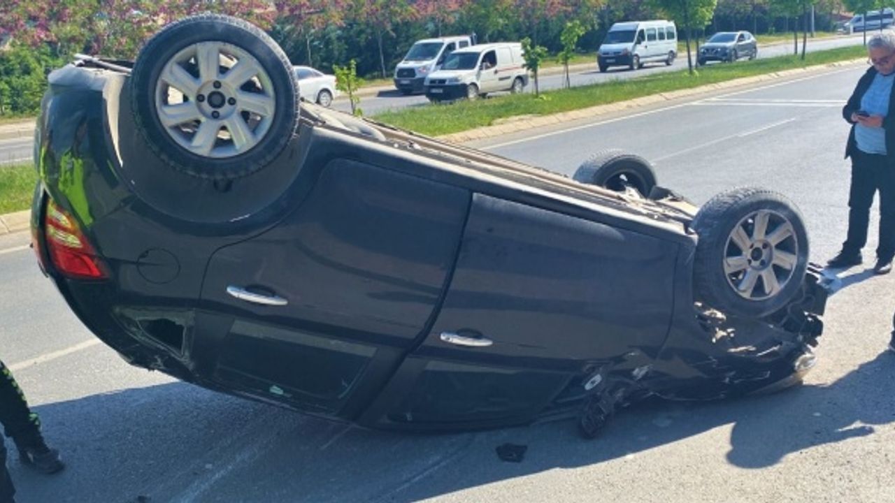 Takla atan otomobilden burnu bile kanamadan çıktı