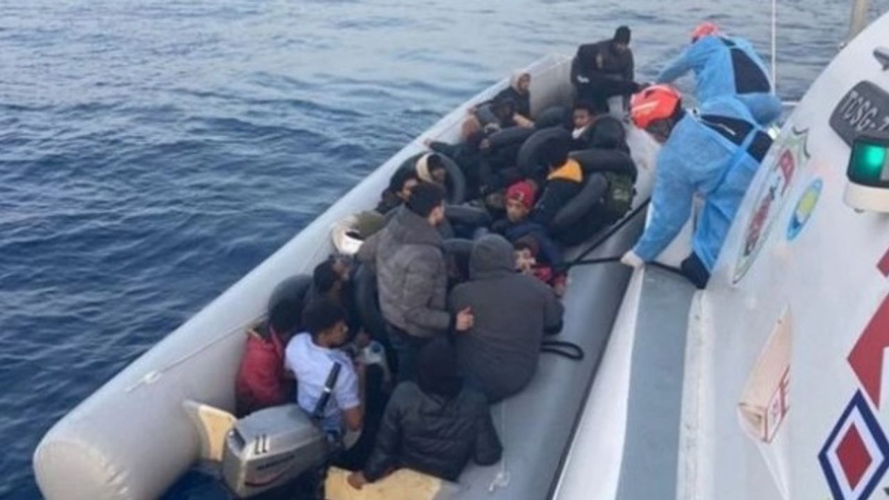 Düzensiz 54 göçmen sınır dışı edildi!