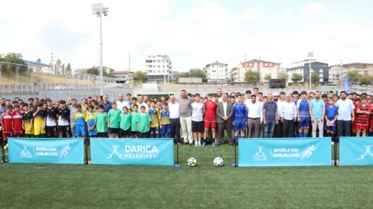 Darıcalı gençler, camiler arası futbol turnuvasında ter döküyor