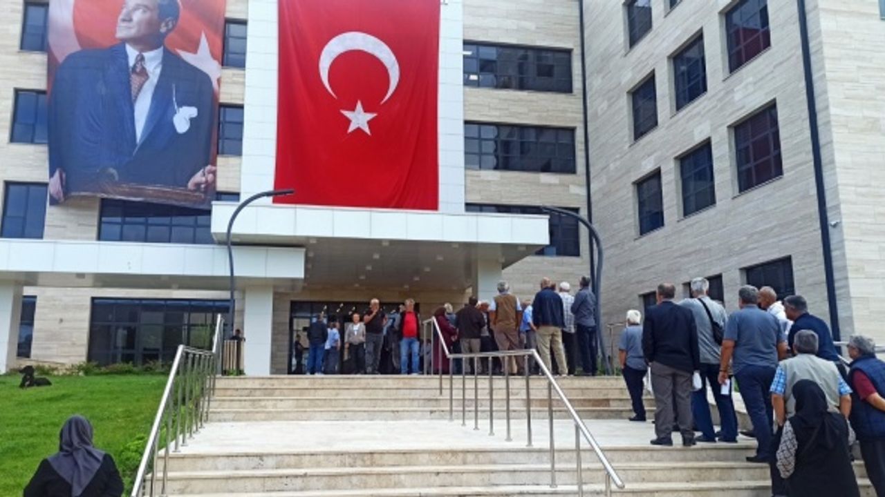 86 milyonluk destekten yararlanmak isteyen çiftçiler başvuru merkezlerine akın etti