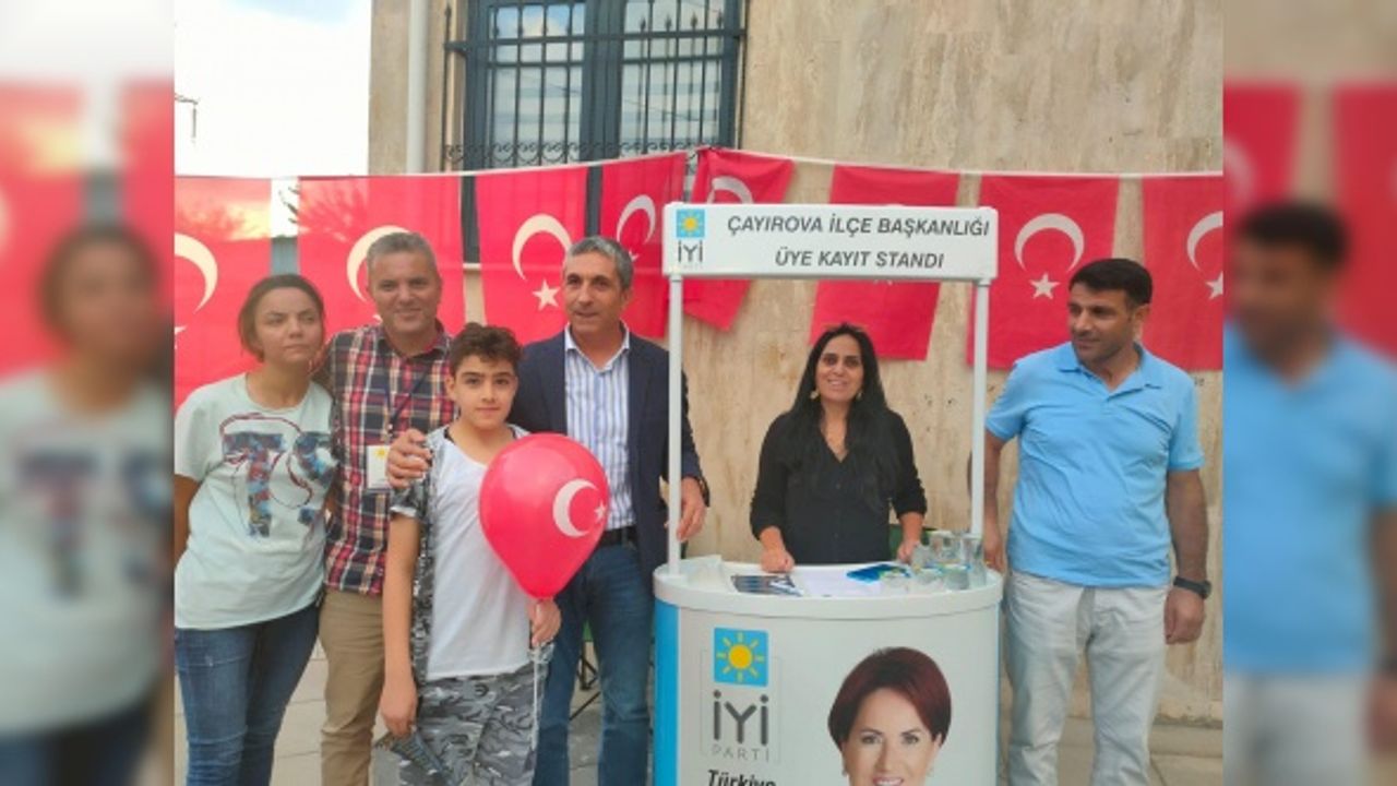 İYİ Parti Çayırova vatandaşla bir arada