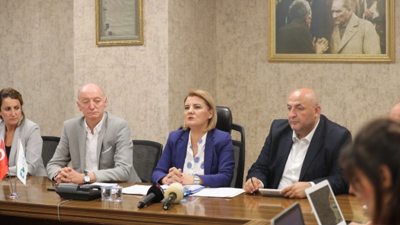 İzmit Belediye Başkanı Hürriyet’ten "kiralık hizmet araçları" açıklaması