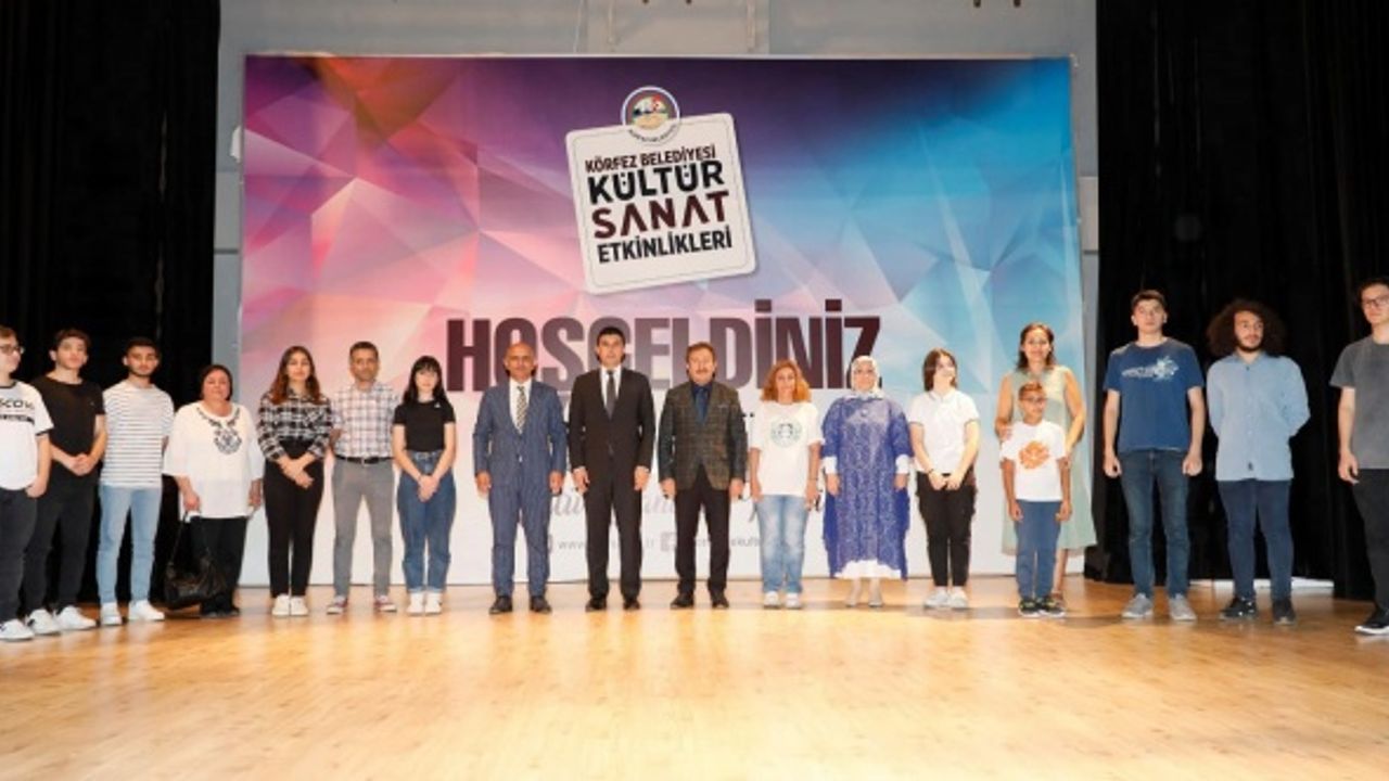 LGS ve YKS’de başarılı olan 90 öğrenciye altın verildi