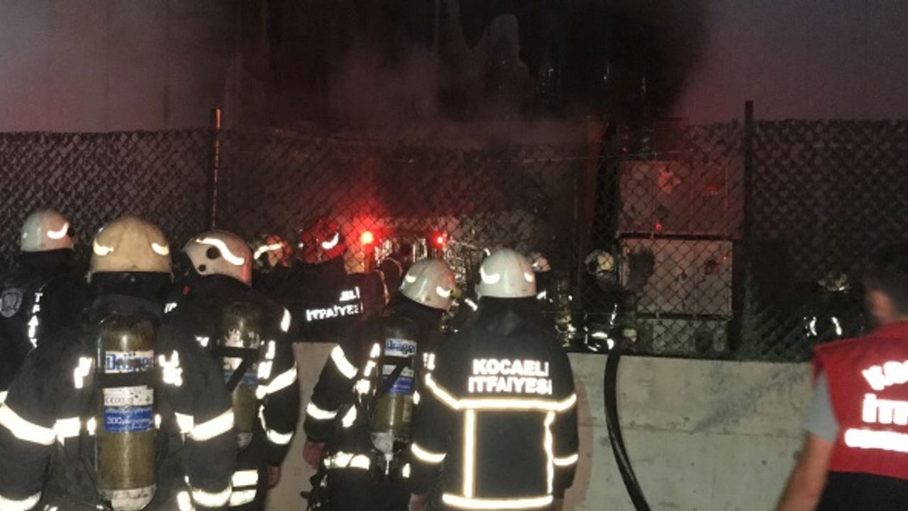 Madeni yağ fabrikasında çıkan yangın korkuttu
