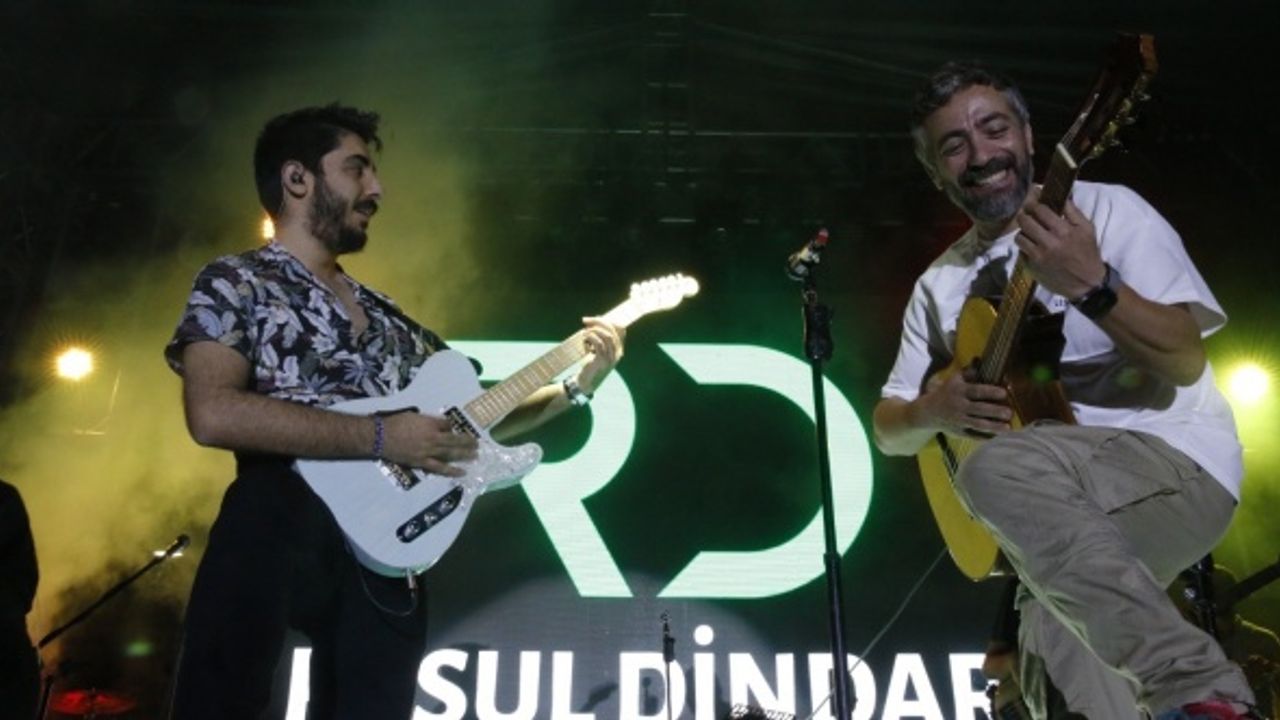 Resul Dindar hem coştu hem de coşturdu