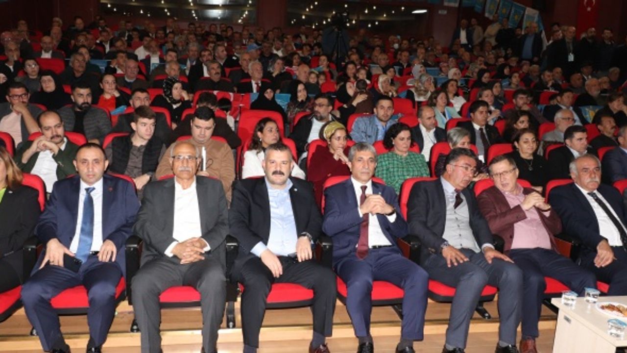 İYİ PARTİ ÇAYIROVA'DA İLÇE KONGRESİNİ YAPTI