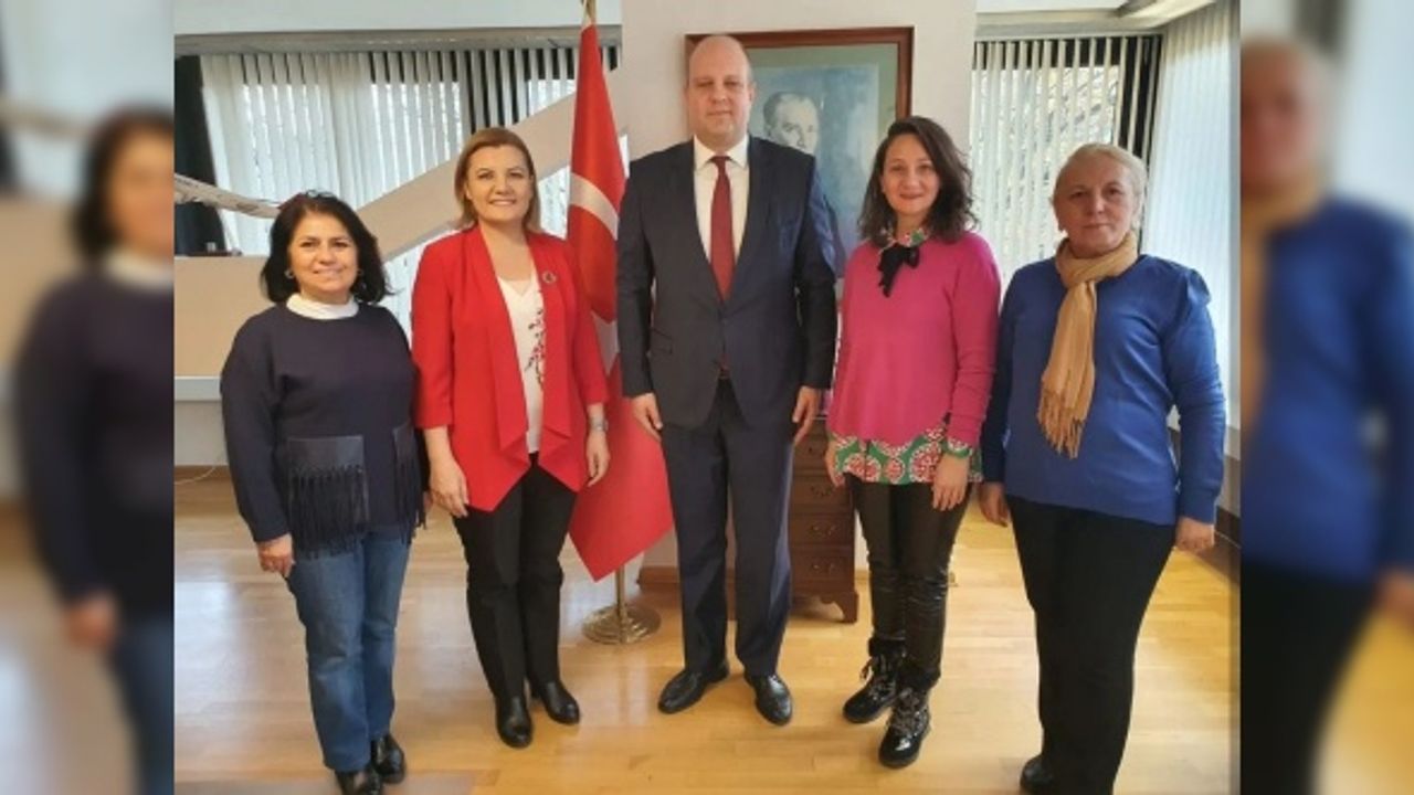 İzmit Belediye Başkanı Fatma Kaplan Hürriyet, Berlin’de katıldığı programa dair yaptığı paylaşımda, "Kentimizi Avrupa'da başarıyla temsil ediyoruz" dedi.
