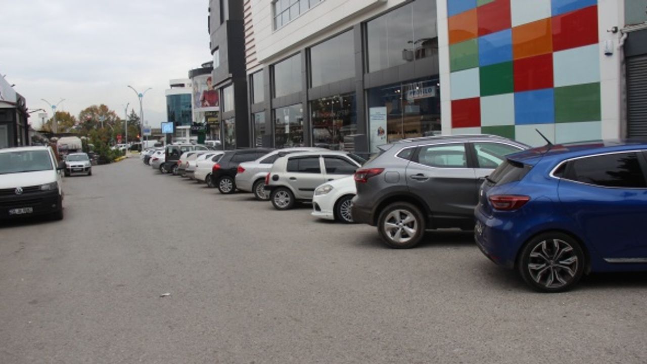 Müşteri otoparkı ama tek park edemeyen müşteriler