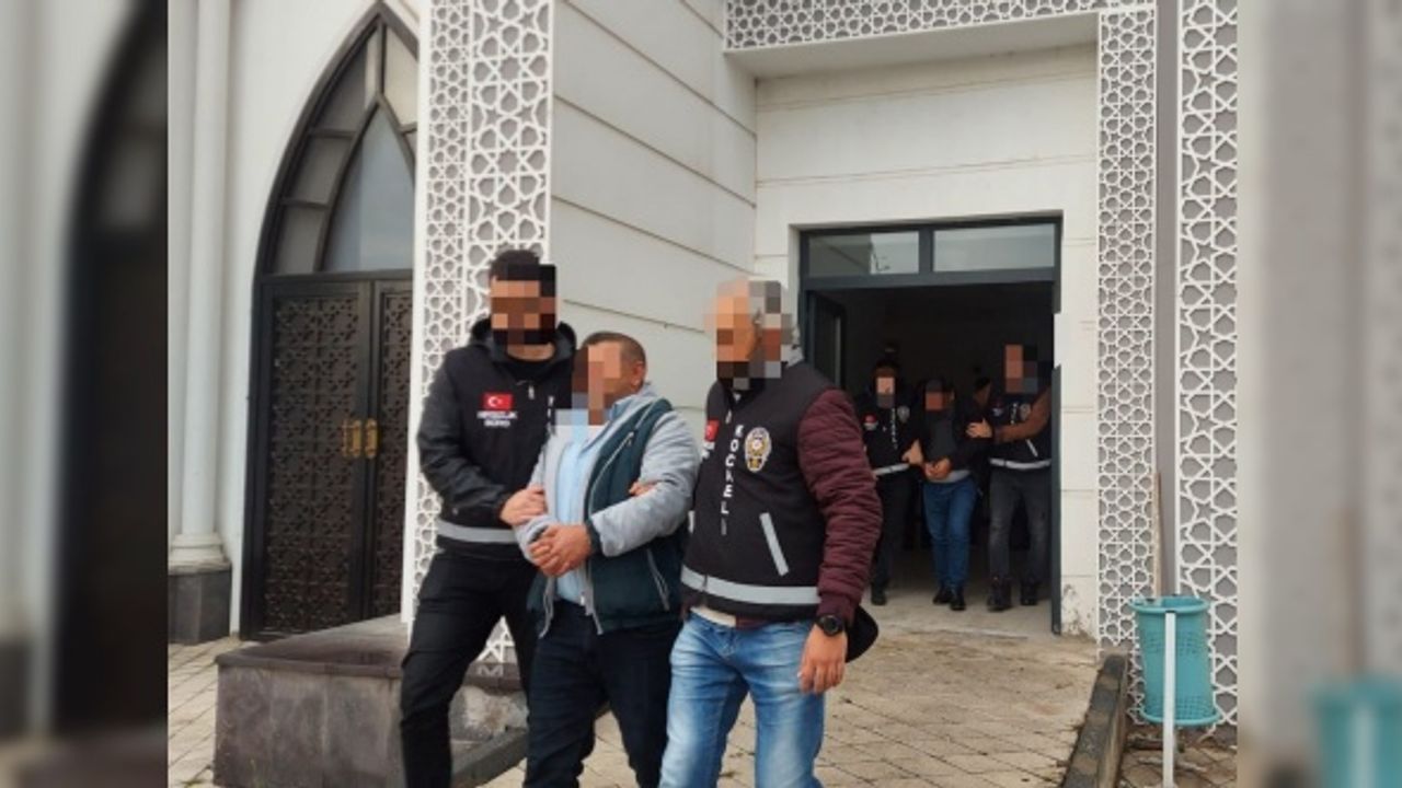 Otomobilden hırsızlık yaptıkları iddiasıyla 3 zanlı tutuklandı