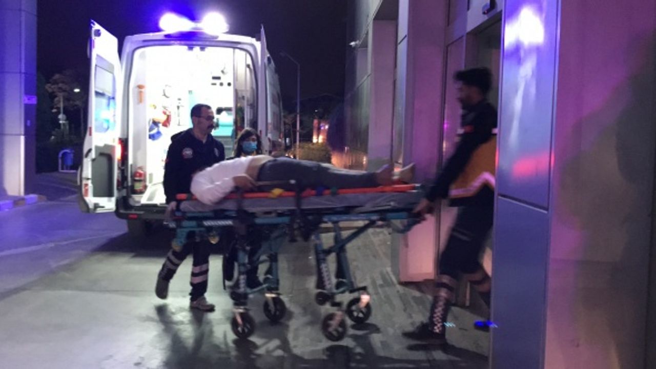 Sokaktaki kavga kanlı bitti: 1 kişi silahla yaralandı