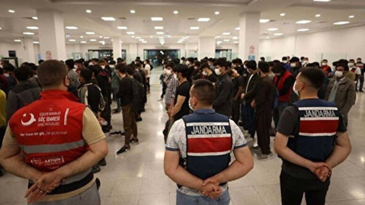 Kocaeli'de 100 düzensiz göçmen sınır dışı edildi