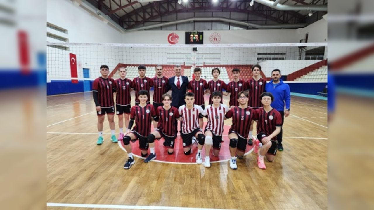 Yeni kurulan voleybol takımı, ilk maçından galibiyetle ayrıldı