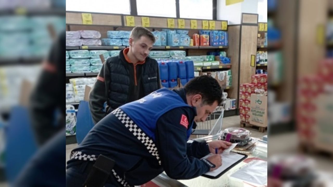Zincir markette tarihi geçmiş ürünler bulundu