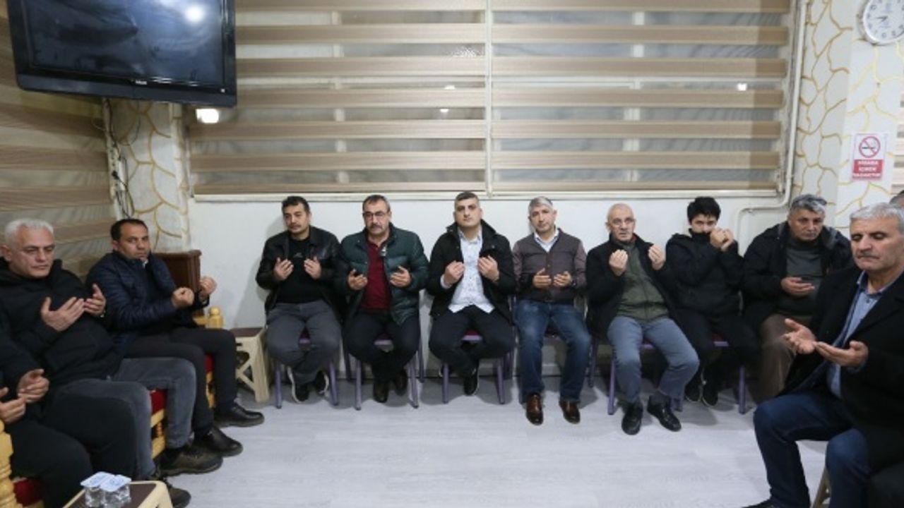 Derince'de depremde hayatını kaybeden vatandaşlar için mevlit okutuldu