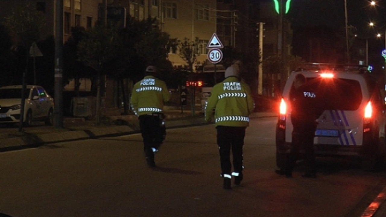 "Dur" ihtarına uymadı, polis memuruna çarpıp ağır yaraladı