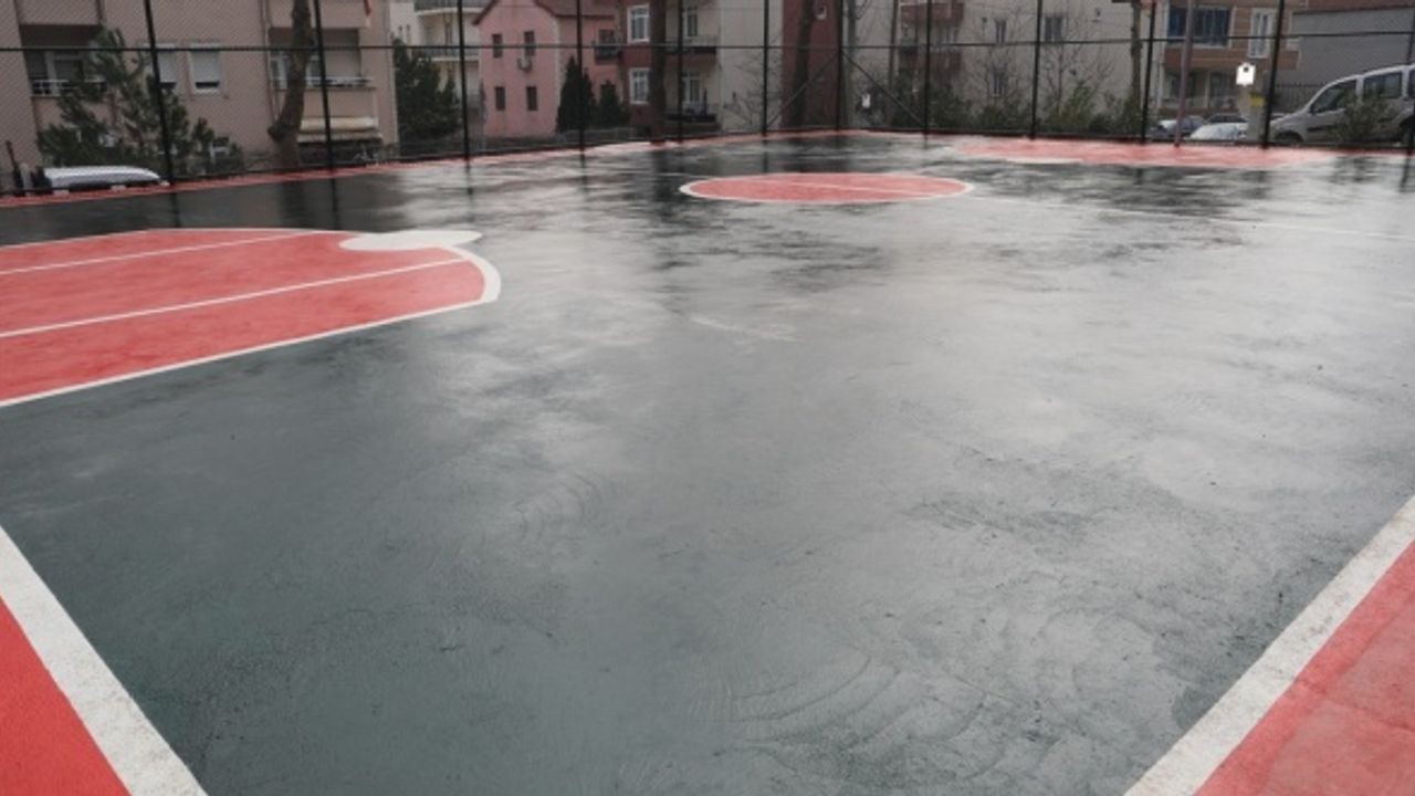 İzmit Belediyesi'nden gençlere yeni basketbol sahası