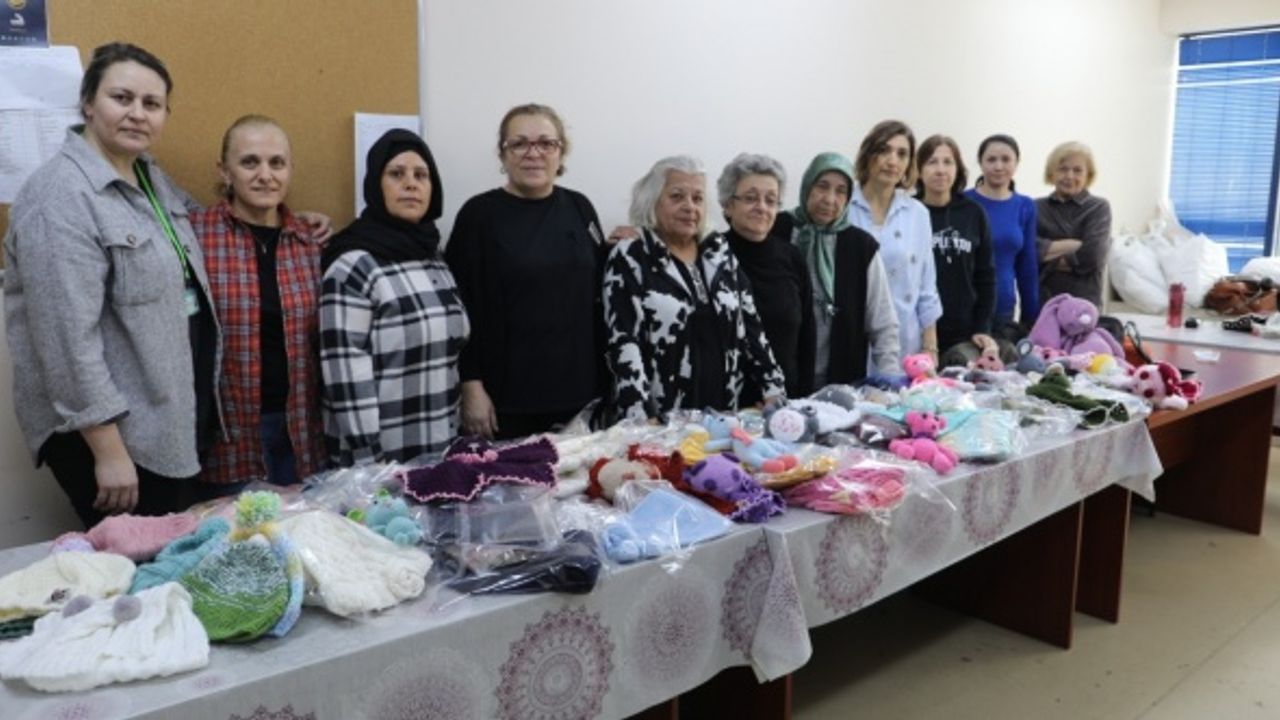 Kadınlar afetzedeler için el emeği ürünler üretiyor