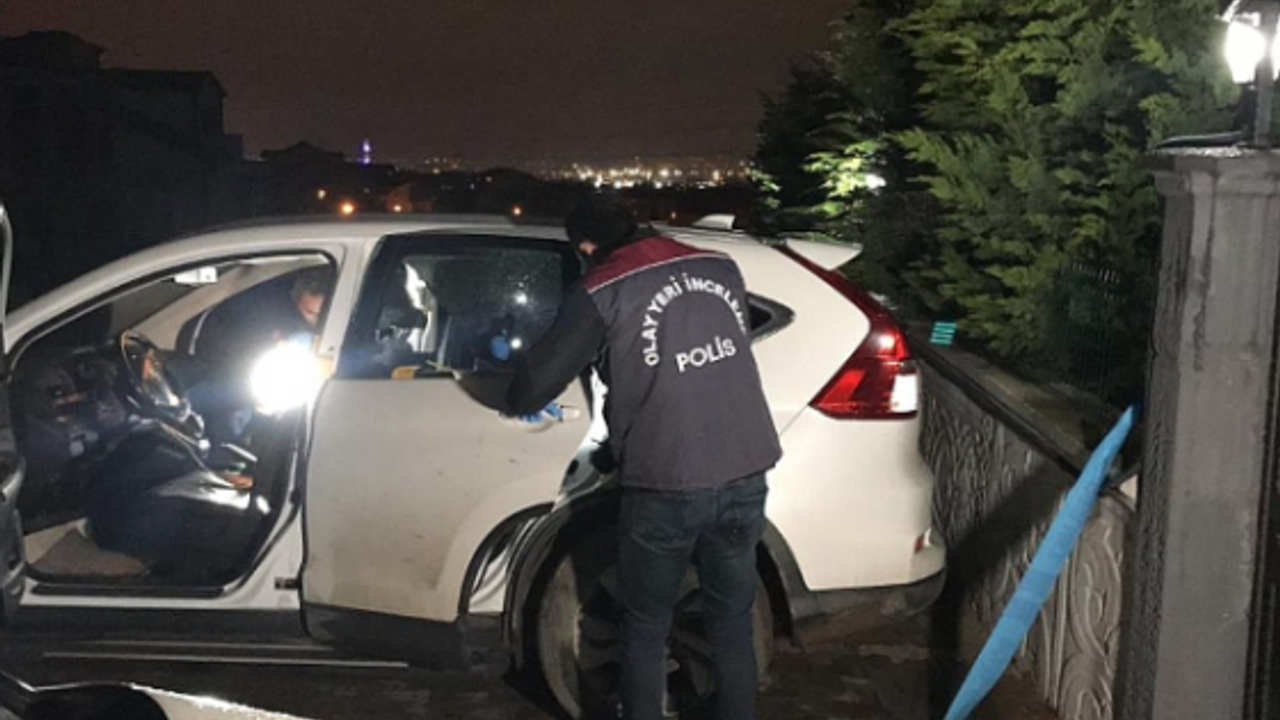 Alacak meselesi yüzünden tartıştığı doktorun aracını kurşunladı
