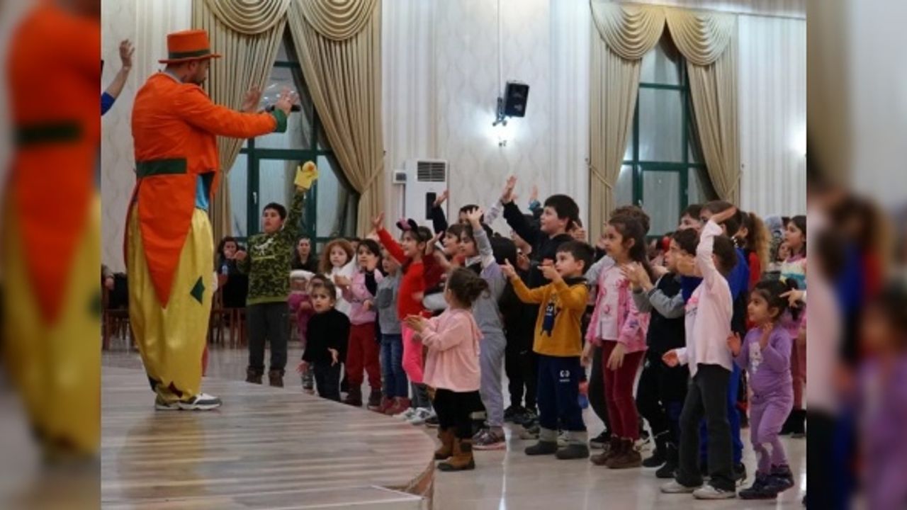 Gölcük Belediyesi, çocuklara eğlenceli bir akşam yaşattı