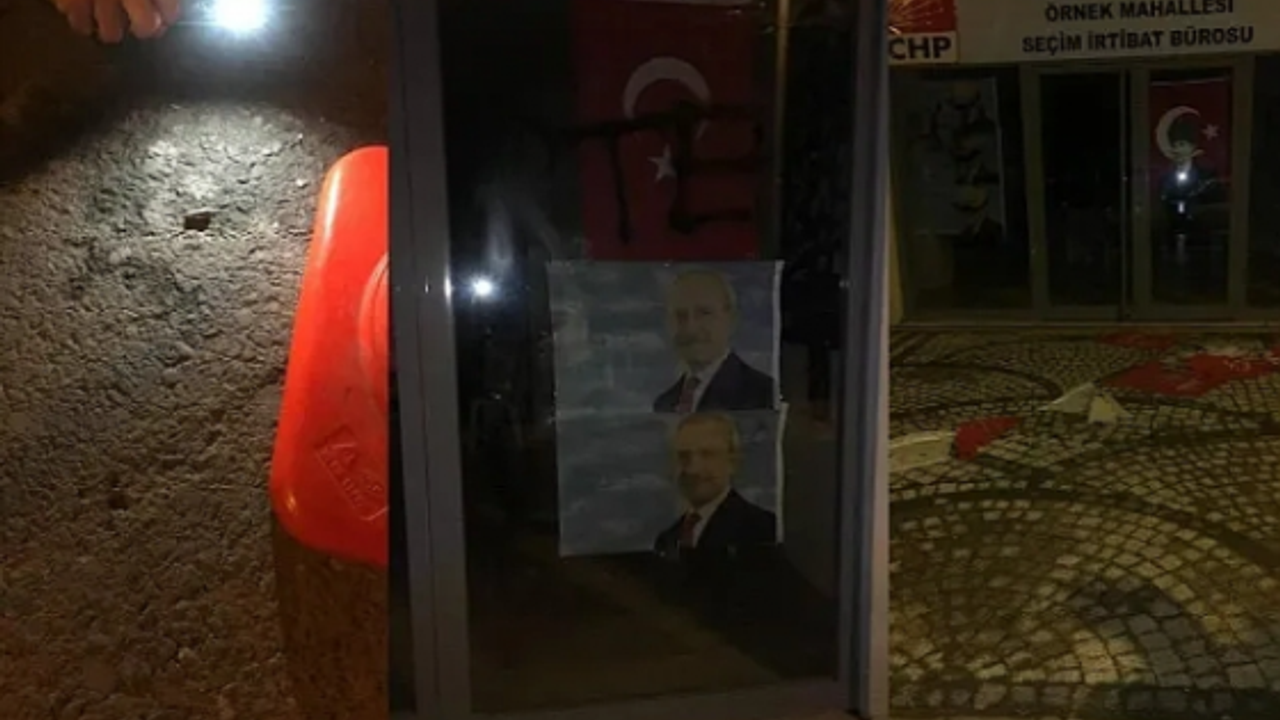 İstanbul'da CHP seçim bürosuna saldırı