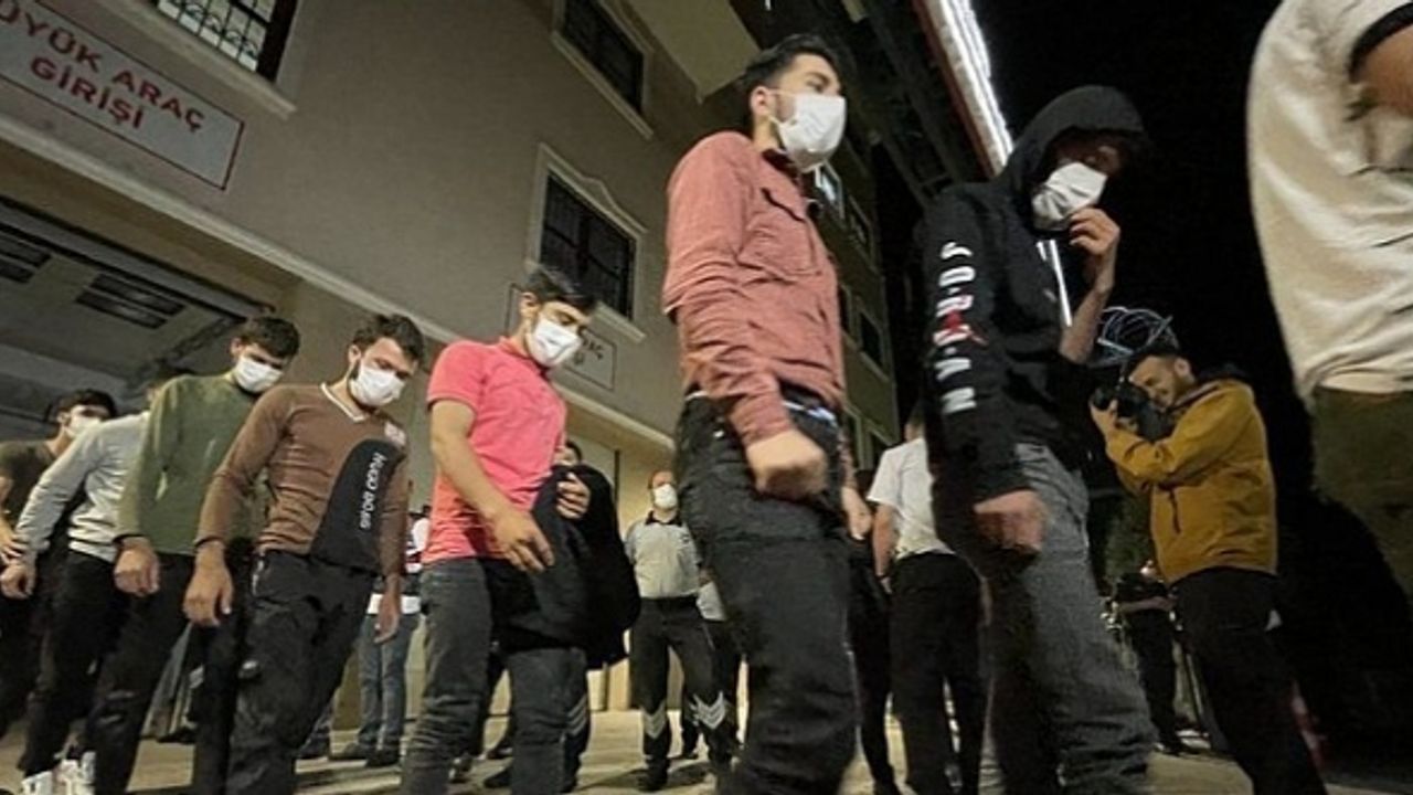 Kocaeli'de 94 düzensiz göçmen sınır dışı edildi