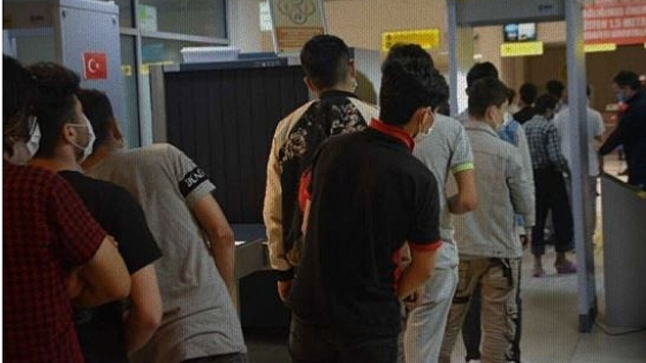 Kocaeli'de 96 düzensiz göçmen sınır dışı edildi