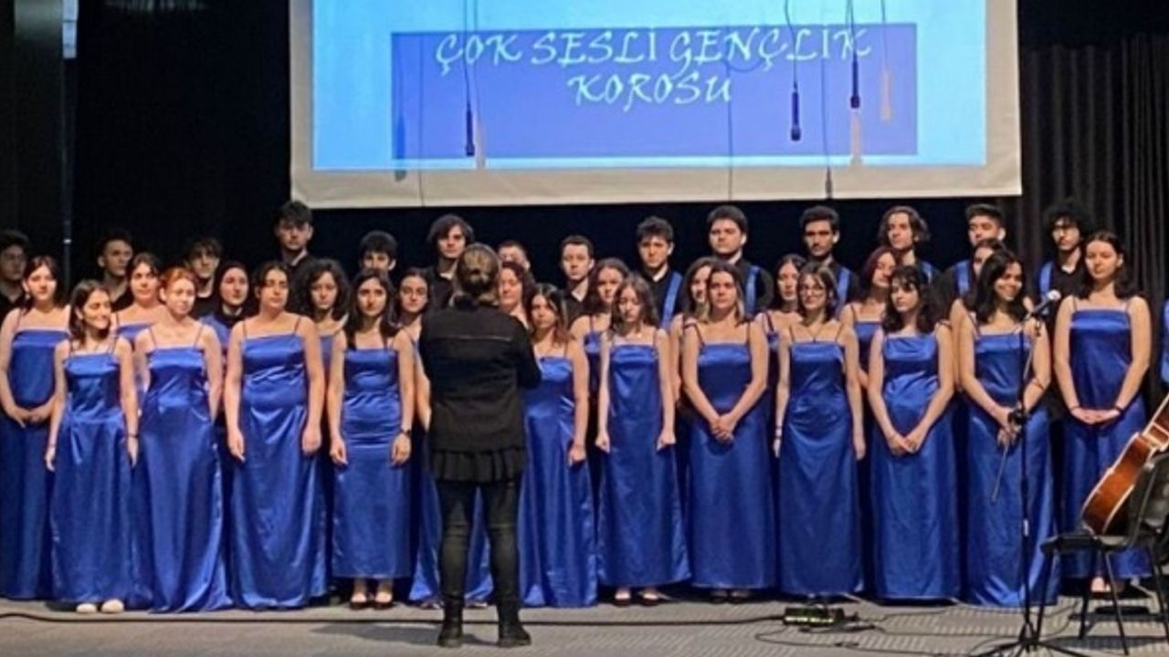Kocaeli Güzel Sanatlar Lisesi korosu İzmir'den başarıyla döndü
