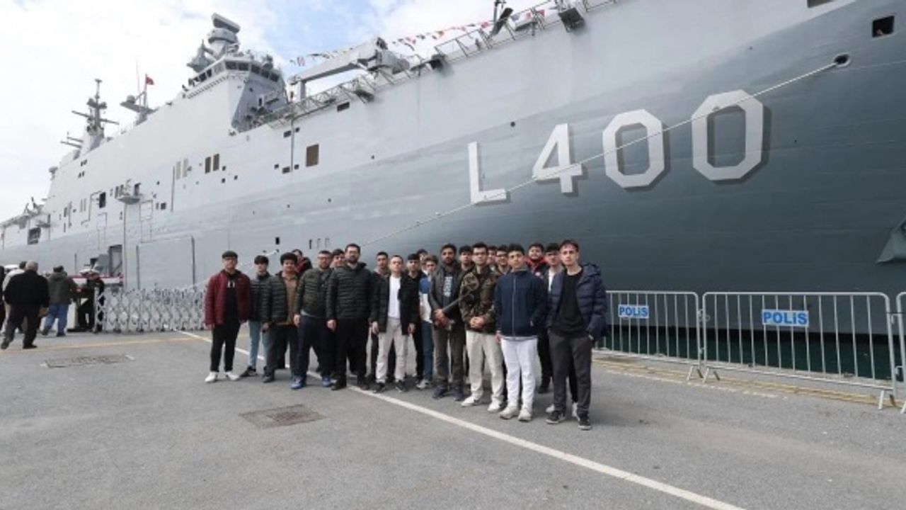 Öğrenciler TCG Anadolu'ya hayran kaldı