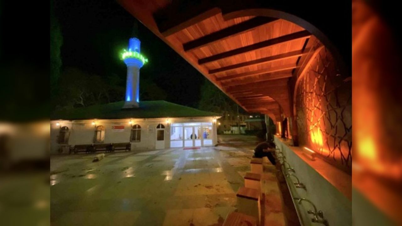 Tarihi Sümer Cami'nin dokusuna uygun şadırvan
