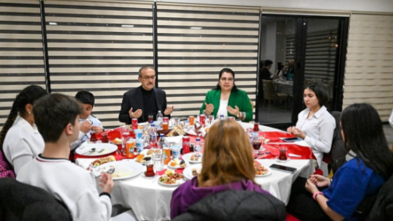 Yetim Çocuklar ile İftarda Bir Araya Geldiler