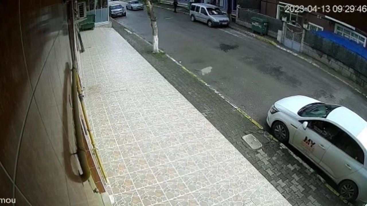 Yolda yürürken dehşeti yaşadı: Otomobilden ateş açıldı