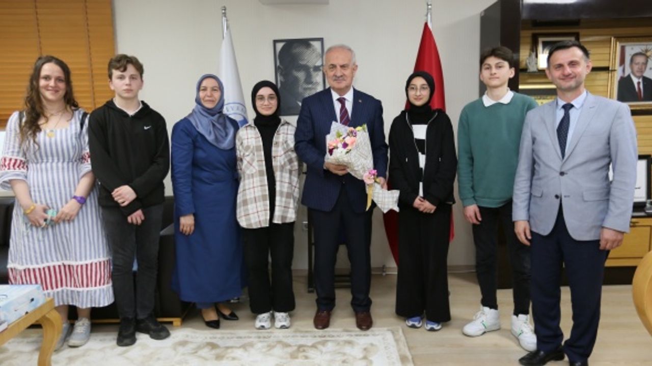 Başkan Aygün: "Gençlerimiz Türkiye Yüzyılı'nın mimarı olacak"