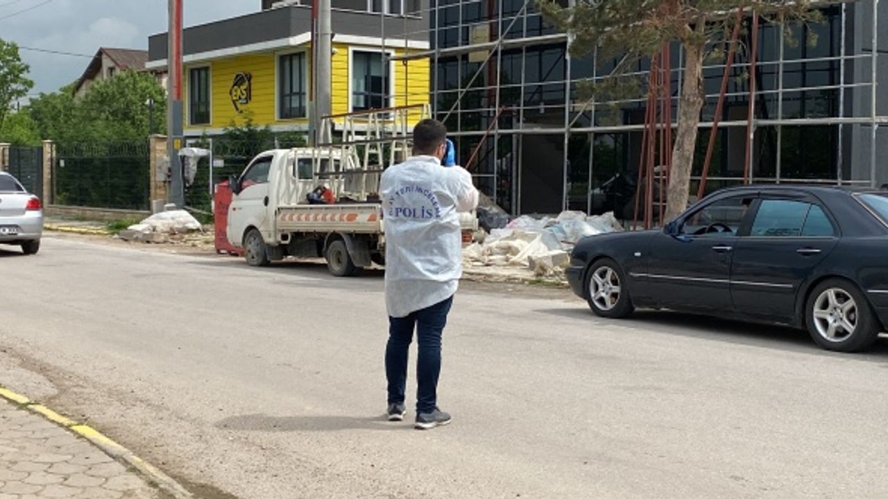 Elektrik akımına kapılan işçi, 3'üncü kattan düşerek ağır yaralandı