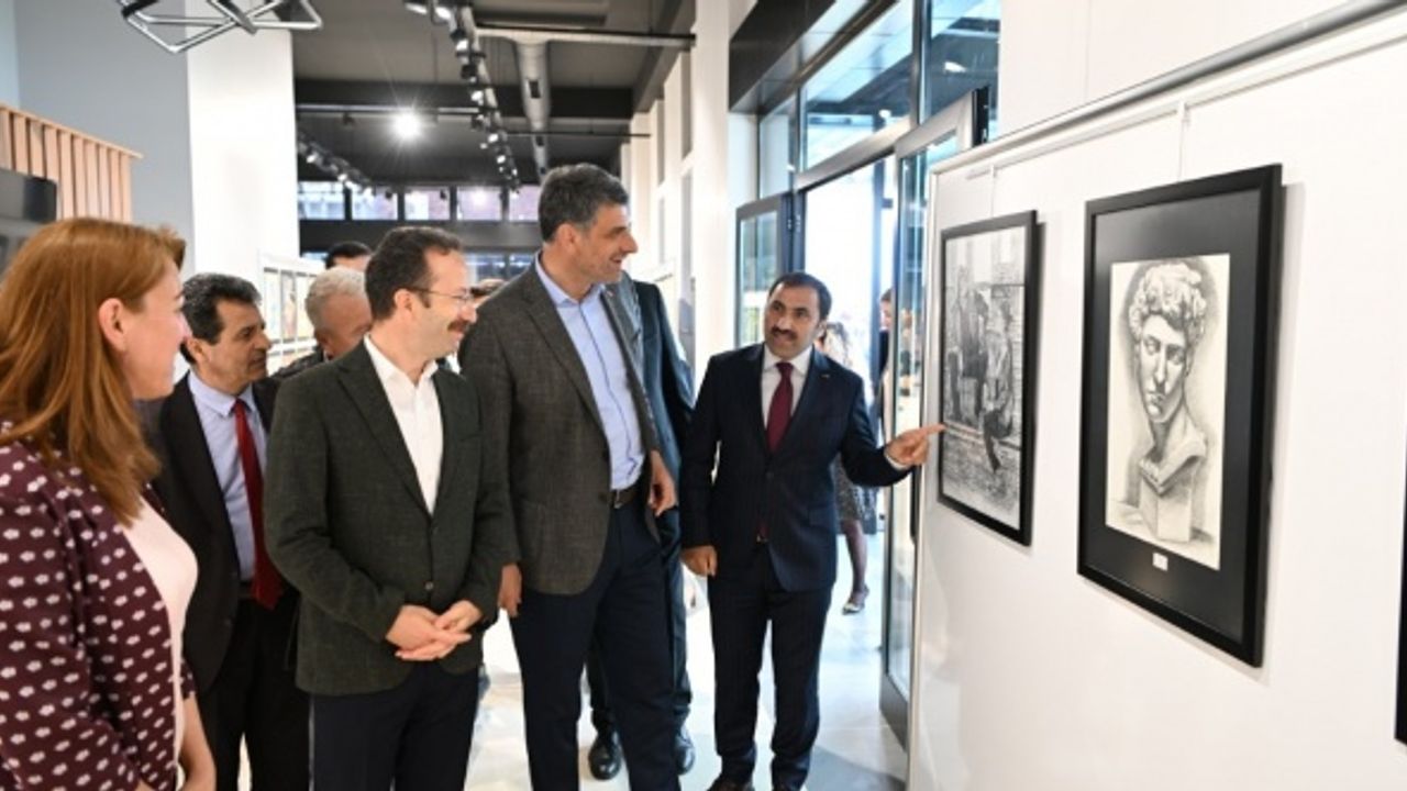 Genç yeteneklerin sergisi ilgi gördü