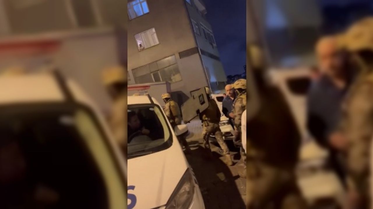 Satırlı koca dehşeti: Eşini ve çocuklarını rehin aldı