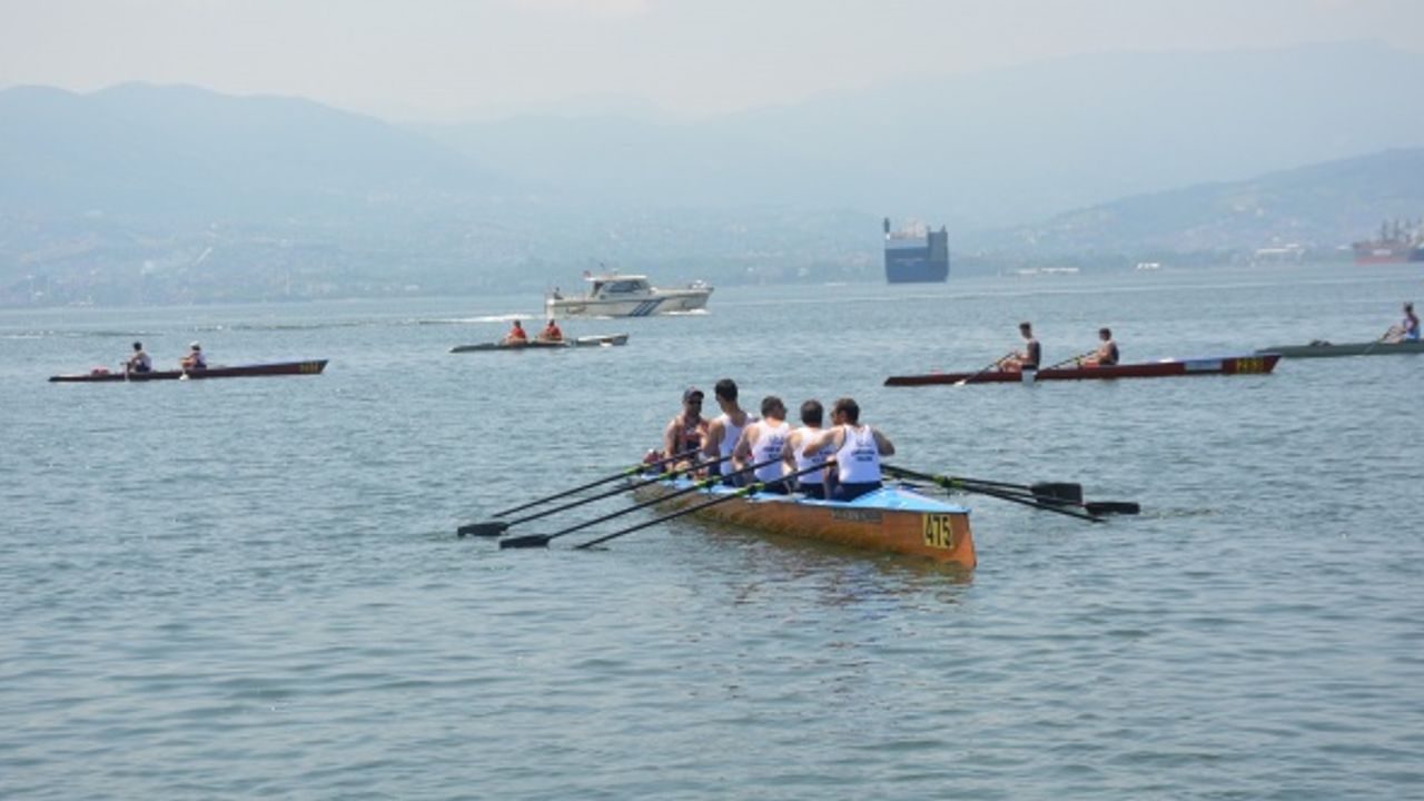 İzmit Körfezi’nde deniz küreği yarışları sona erdi