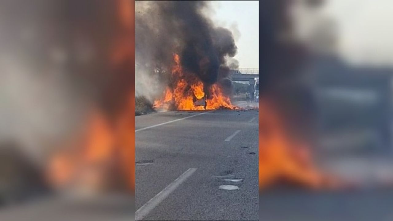 TEM Otoyolu Kocaeli geçişinde seyir halindeki tırda yangın çıktı. İtfaiye ekiplerince söndürülen yangında tır kullanılamaz hale geldi.