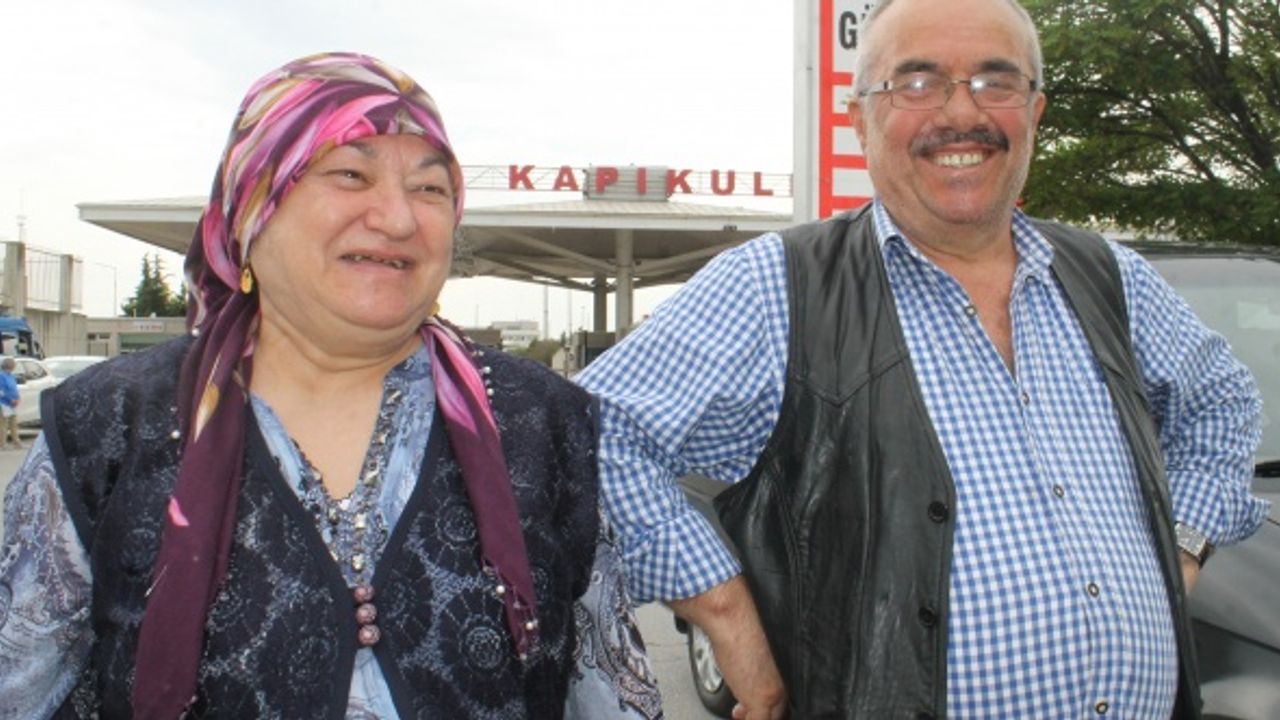 Türkiye’ye gelen gurbetçiler duygu dolu anlar yaşıyor