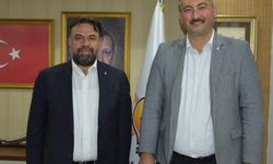 İstifa eden Gelecek Partisi Balıkesir İl Başkanı AK Parti rozeti taktı