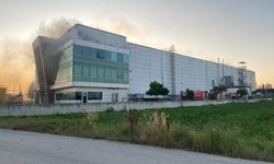 Kocaeli’de geri dönüşüm tesisindeki yangın söndürüldü