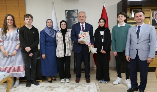 Başkan Aygün: "Gençlerimiz Türkiye Yüzyılı'nın mimarı olacak"